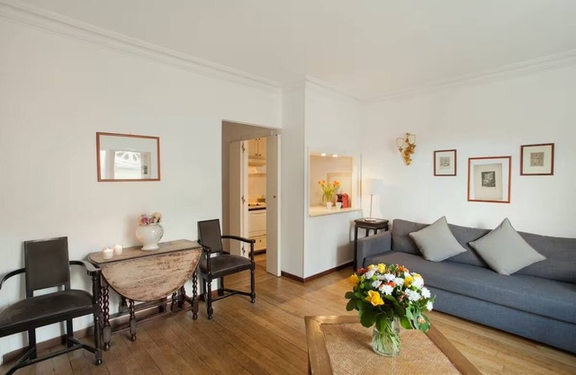 A Cosy Nest at Invalides