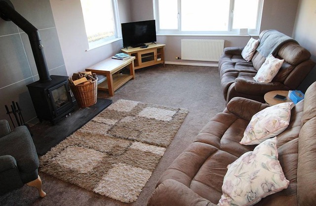 A cottage that sleeps 6 guests in 3 bedrooms