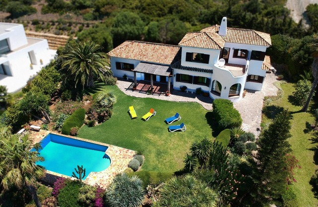 A cozy Chalet with great sea views, FREE WIFI