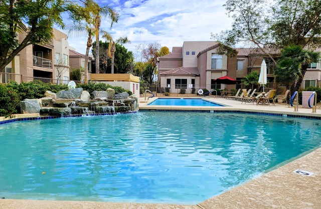 A cute and cozy 1 bedroom,1bathroom condo in the heart of North Phoenix!