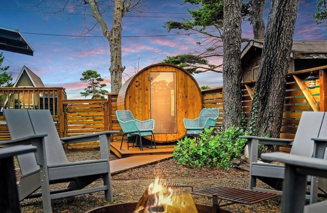 A-Frame | Free Wine | Hot Tub | Sauna | Walk2Beach