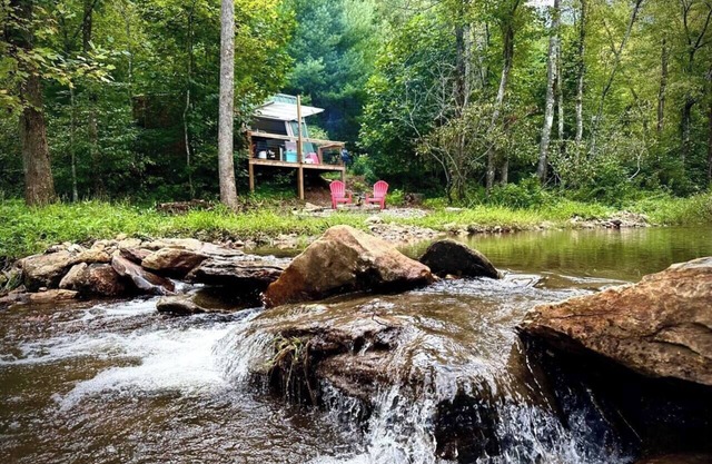 A-Frame on creek, Near Boone, WIFI, Hot Shower