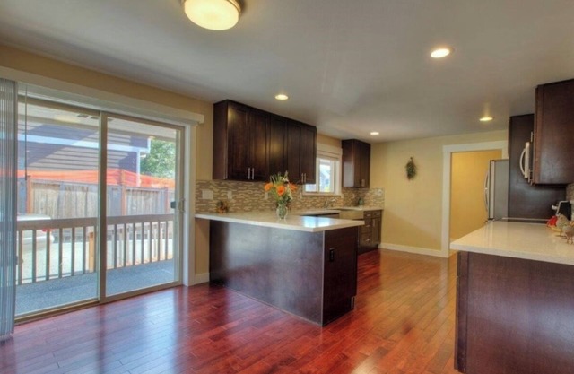 A gorgeous 4BR/2KingbedsNearAirport/Mall/Downtown