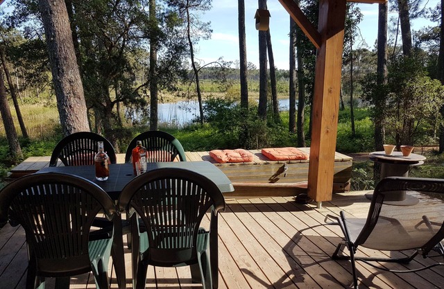 A little paradise under the pines. Large covered terrace