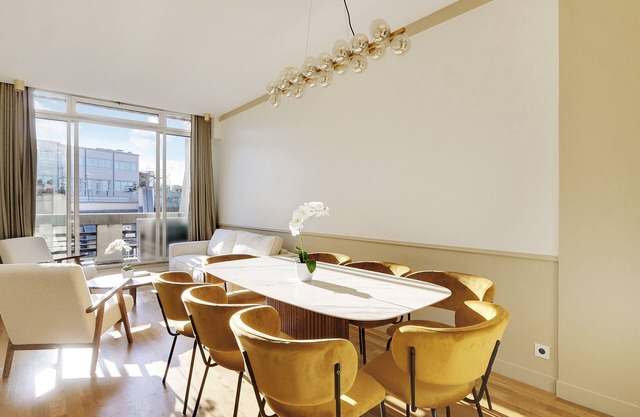 A Luxurious 3-BR/3BA with A/C in Opéra-Bourse