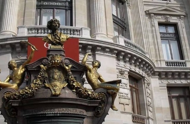 A LUXURY WALK BETWEEN THE OPERA & LA MADELEINE - TRULY FRENCH!
