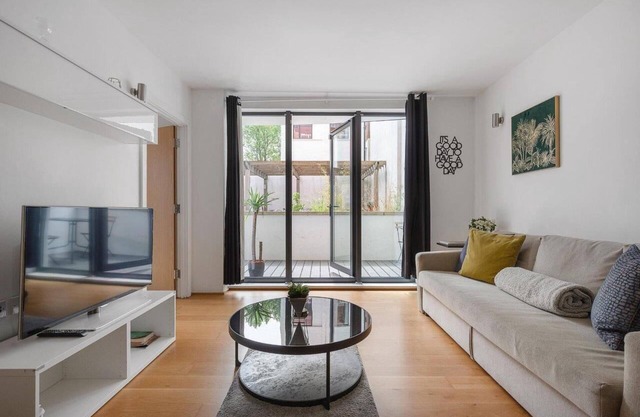 A modern two bedroom flat with private parking