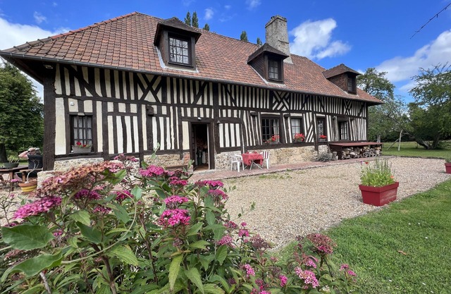 A pastoral setting within reach of seaside (12-25 kms) - Sleeps 6-8