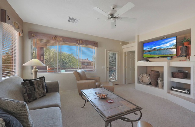 A perfectly comfortable and perfectly located Scottsdale condo