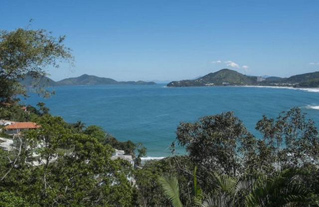 A piece of paradise overlooking the sea