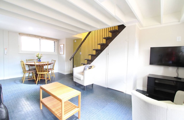 A pleasant space in a pleasant neighborhood in a beautiful part of the country!n