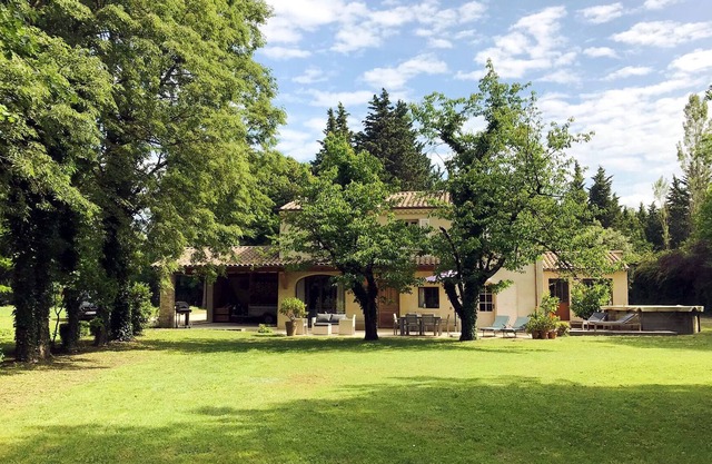 a Provencal bustle of decorator for a family of 7/8 people