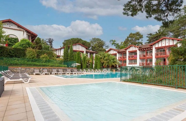 A Quelques pas de St Jean de Luz, Appartement 2 Pièces 5 Personnes Avec Piscine