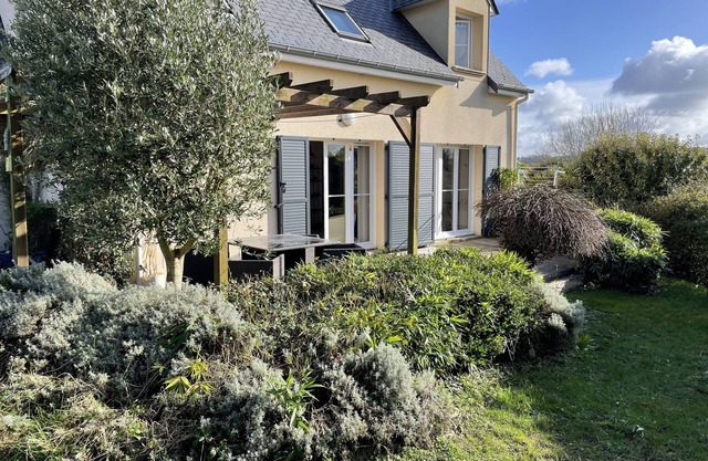 A quiet and cozy house in Port-en-Bessin, near the golf course and the harbor