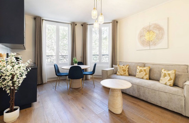 A Romantic 1-BR with Services in Batignolles