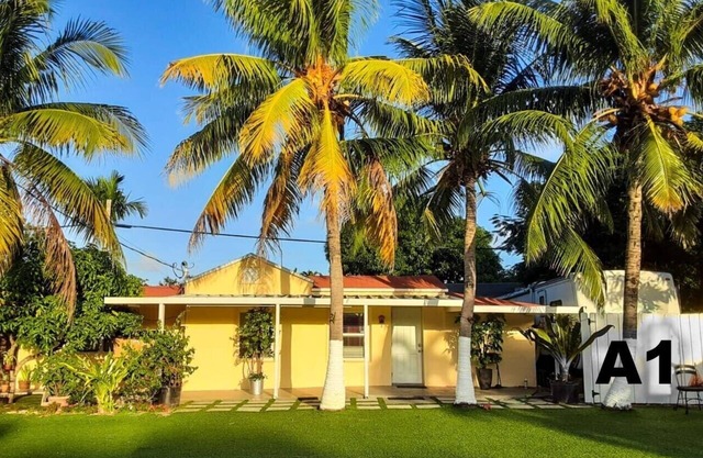 A small, private bedroom & bathroom Little Havana in Miami A1