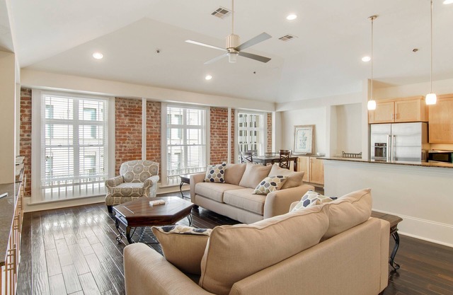 “A Stone's Throw” from French Quarter-Modern Charm Gorgeous CBD Condo