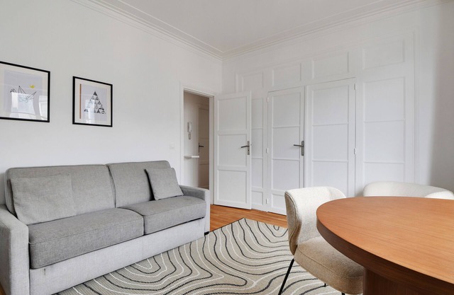 A Stunning 1-BDR in Saint Michel/Notre Dame