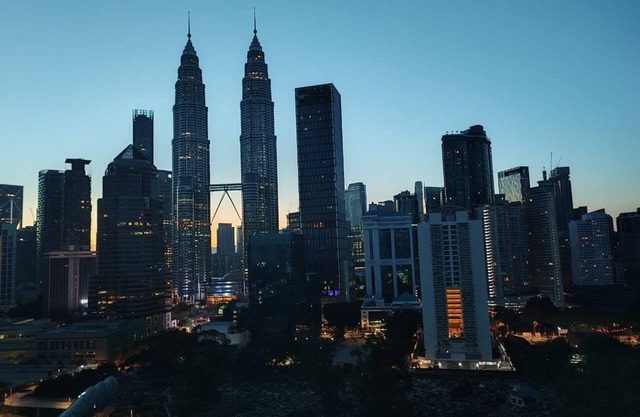 A stunning view of KLCC with 3 bedrooms condo