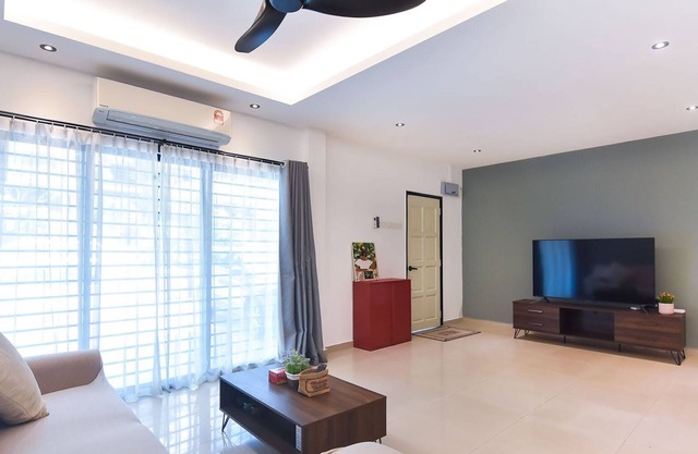 A Stylish 3BR Home Near MRT, Sunway Medical Centre