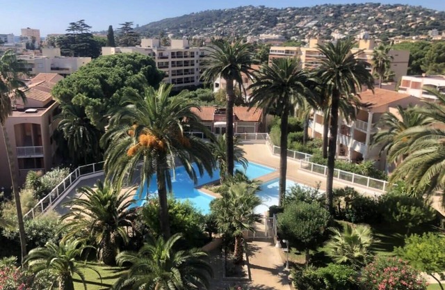 A042 - Beautiful functional bright apt- Golfe Juan