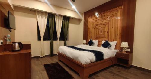 Aashiyana- The White Hill Hotel