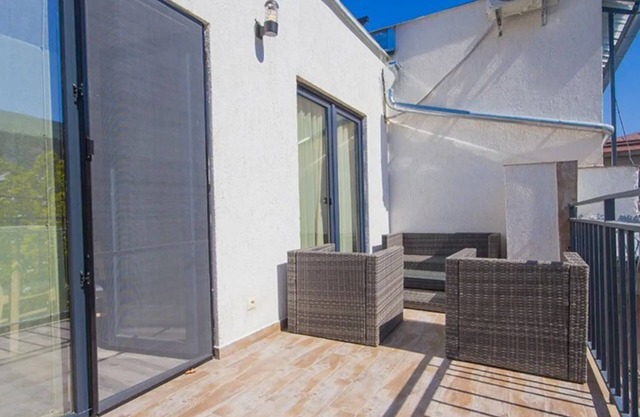 Abashidze House. Cozy and bright apartment in central part of city.
