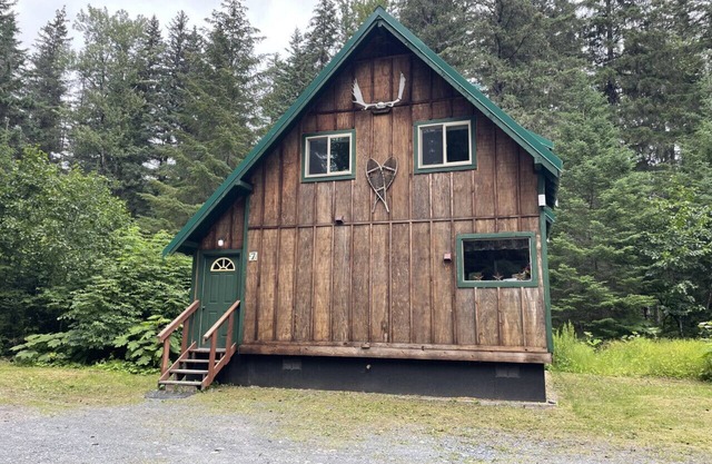 Abode Well Family Cabin 2 Bed Private Bath WI-FI