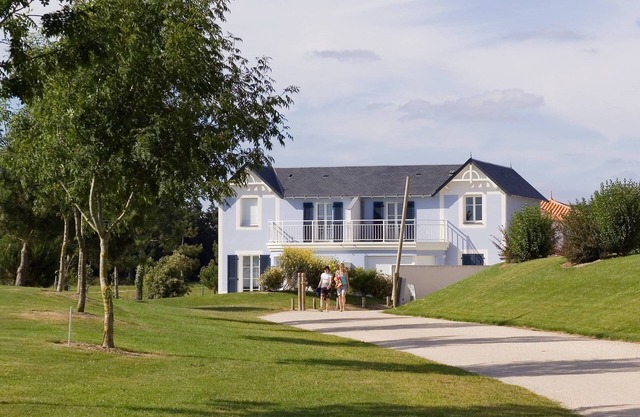 Abordable! Maison rustique et cosy avec terrasse | Golf!