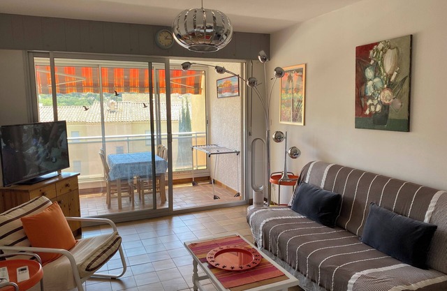 Absolute comfort in Sanary, l'appart de la mer, all on foot, air conditioning and garage