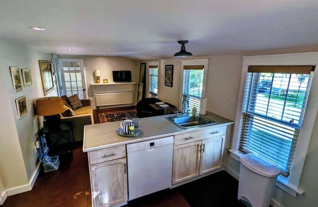 Acadia Park Suites #2, SW Harbor, close to Hiking and Bar Harbor