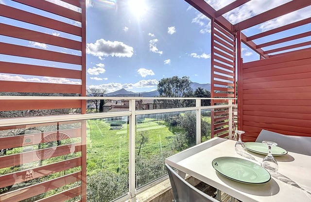 Accessible apartment with air conditioning and pool