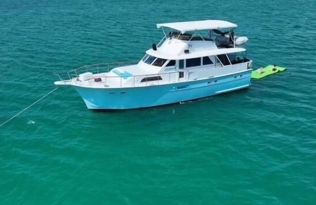 Accommodates 8 Guests 50% Discount! 3 bedroom boat with AC in amazing Key West