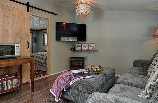 Across from State Wildlife Meadow! ~14er Views~ Cozy 2 Story ~Large Hot Tub!