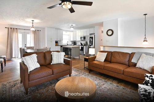 Across from the Ark - Sleeps 8
