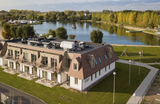 Adapted studio with dishwasher, on a resort, near a recreational lake