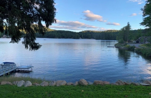 Adirondack Lakefront Getaway. Newly renovated,Fireplace,Game room,30 min to Gore