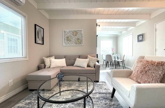 ★ADMIRABLE 1B1B REVAMPED HOME IN LONG BEACH★