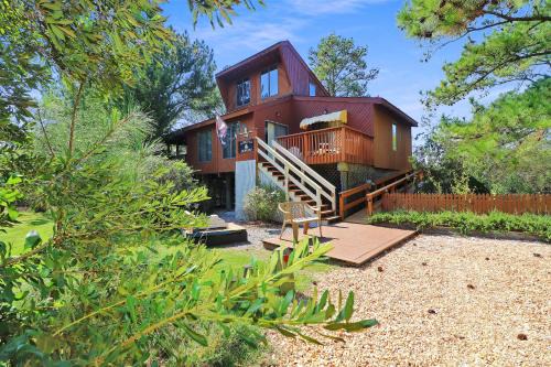 Admiral Benbow - contemporary home with shared boat ramp