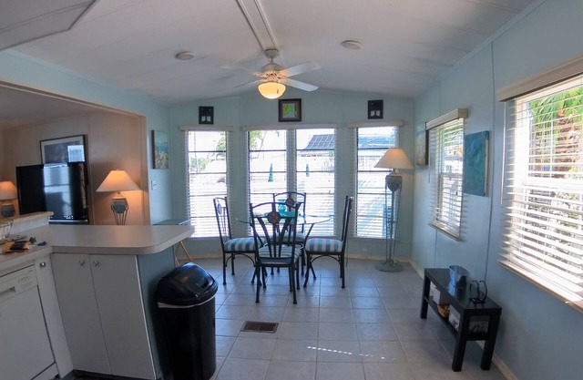 Adorable 1 bedroom 1 bath beach bungalow