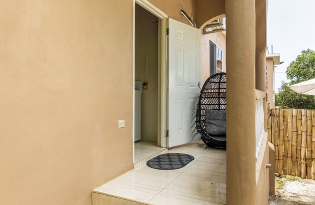 Adorable 1Bed Cottage Walk to the Beach