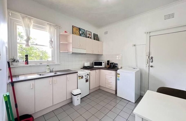 Affordable 1-bedroom unit close to Maroubra Beach