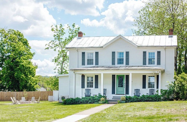 Afton Farmhouse - Mountain Views off Route 151