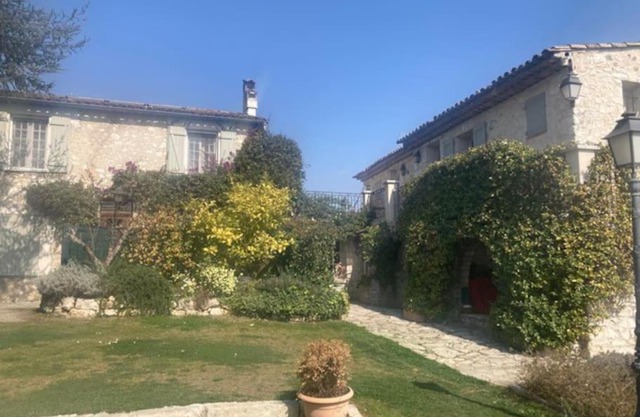 Agréable chambre d'hôtes avec vue sur les collines