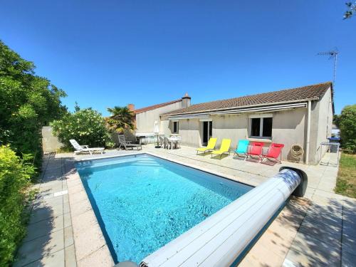 AGREABLE MAISON 2 CHAMBRES AVEC PISICINE ET STATIONNEMENT DANS UN QUARTIER CALME - FR-1-92-947
