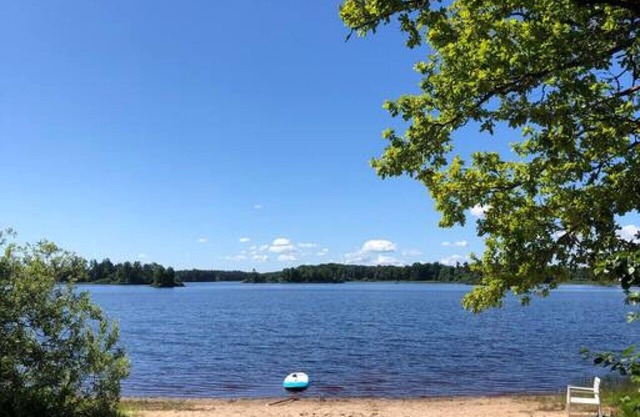 Agundaborg Lake hut with a view