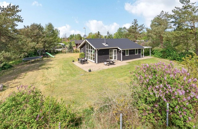 "Aiden" - 300m from the sea by Interhome
