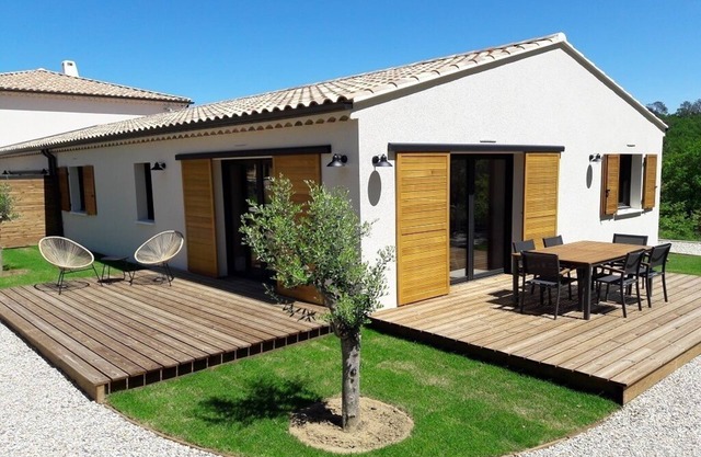 Aiguèze, air-conditioned Gite N°4 with swimming pool