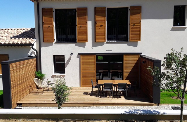 AIGUEZE, Gite N°2 Air-conditioned with swimming pool