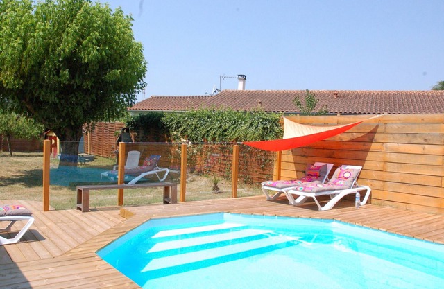 Air-conditioned house with swimming pool and large garden near vineyards 15min Bordeaux